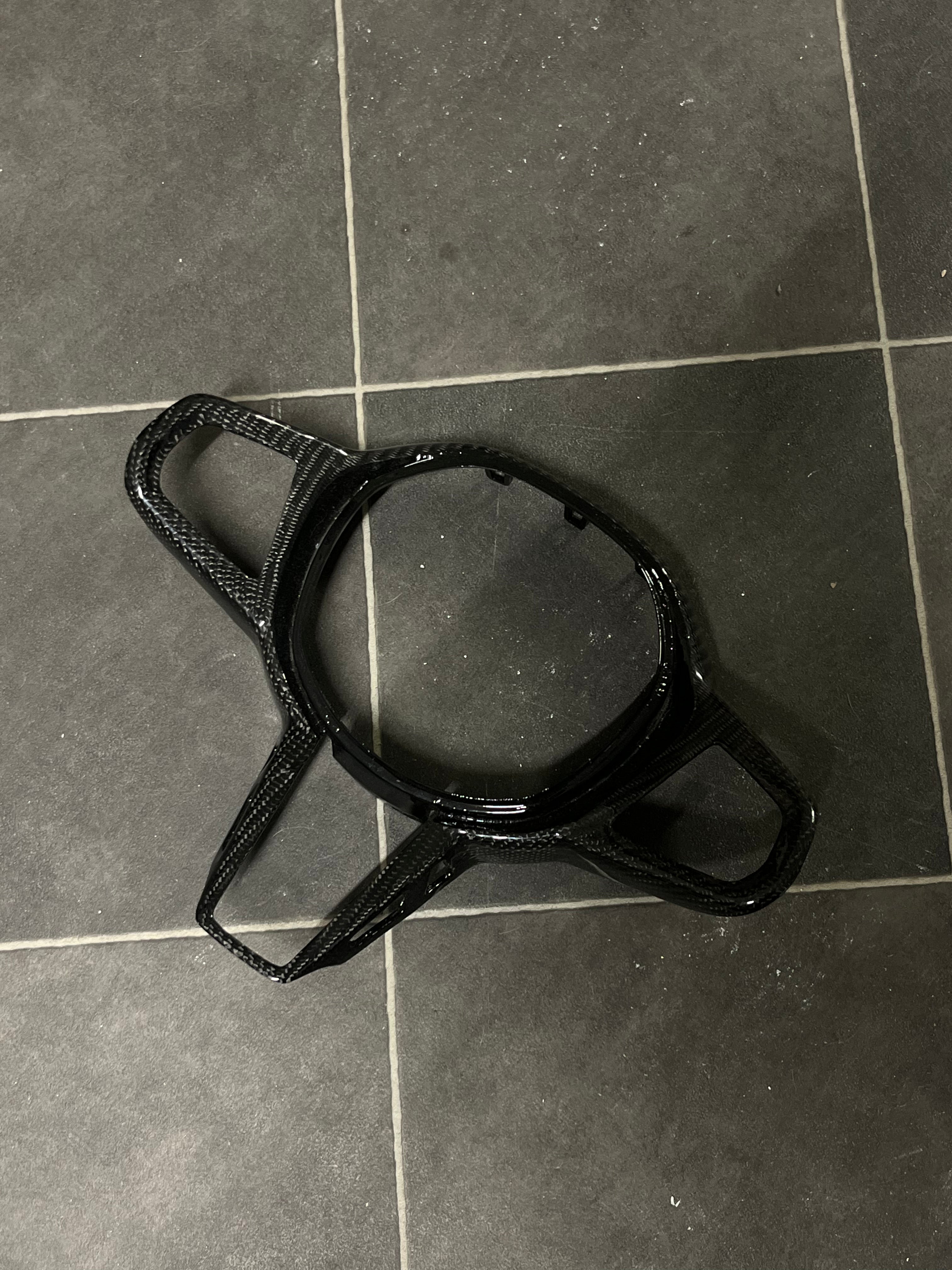 Carbon Fiber Steering Wheel Trim for G Series LCI