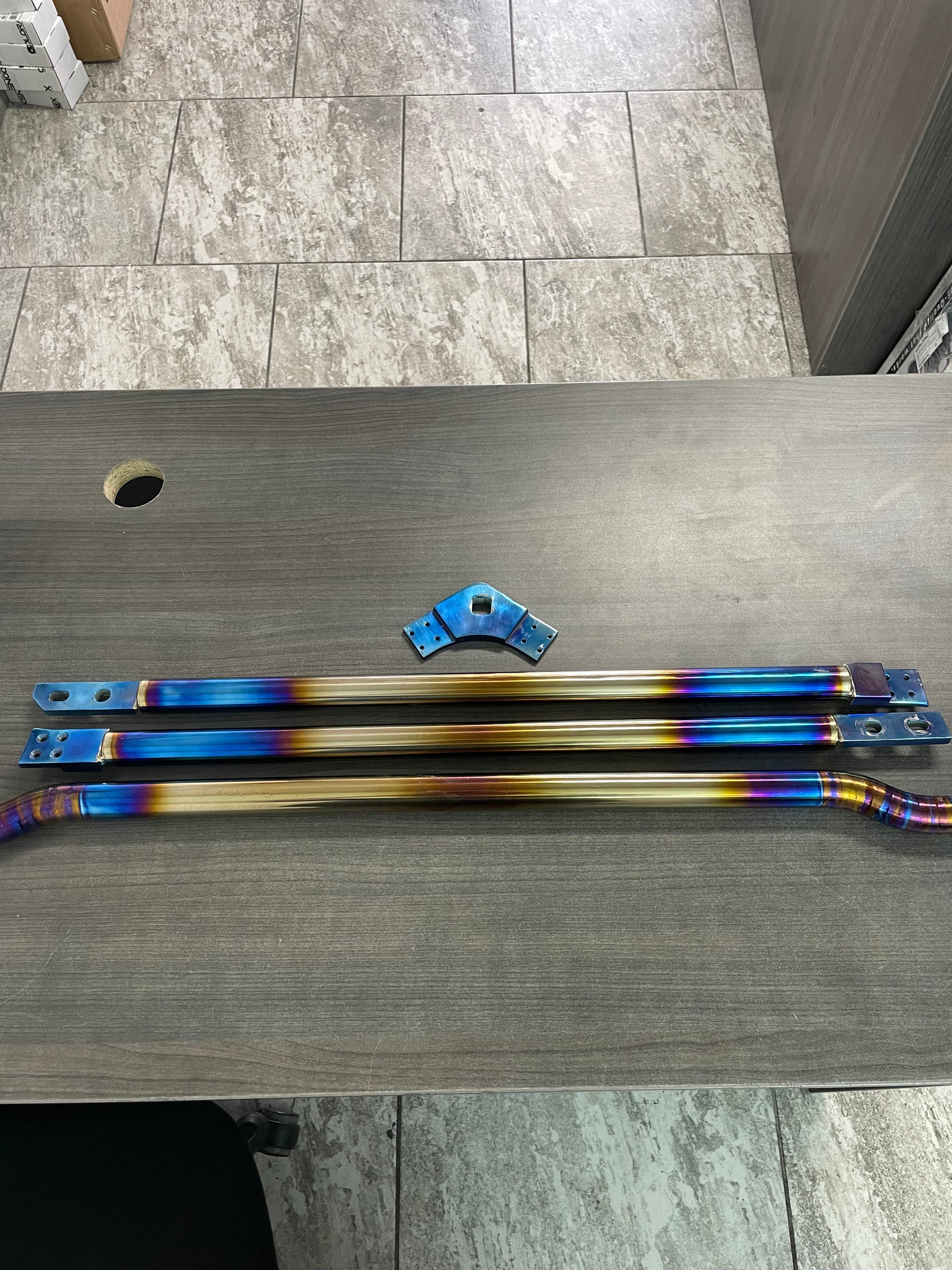 G8X Titanium Strut Bar (used).