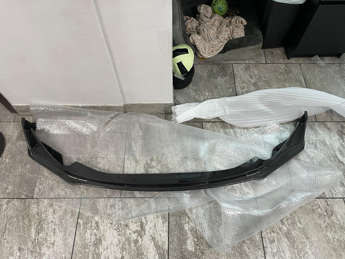 G8X VR2 Style Lip (slight damage).