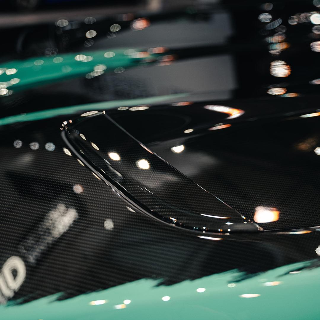 SOOQOO V2 BMW M5 G90 Vented Hood In Primer Finish Carbon — product view 8