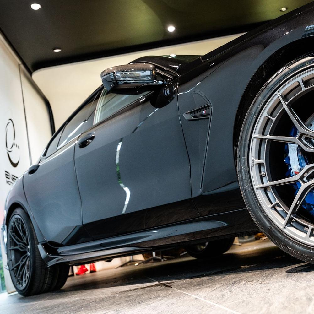 SOOQOO BMW M8 F93 Side Skirt In Prepreg Carbon Fiber — product view 2