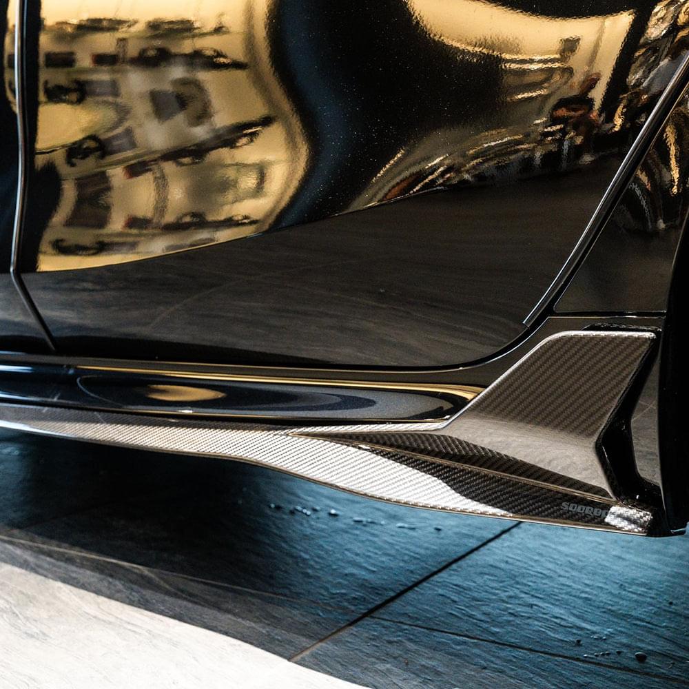 SOOQOO BMW M8 F93 Side Skirt In Prepreg Carbon Fiber — product view 4