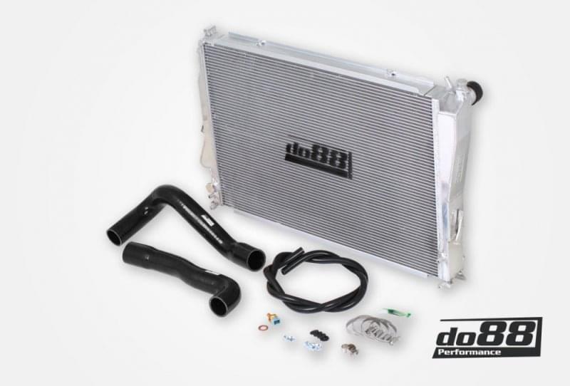 do88 00-06 BMW M3 (E46) Aluminum Radiator w/Black Hoses.