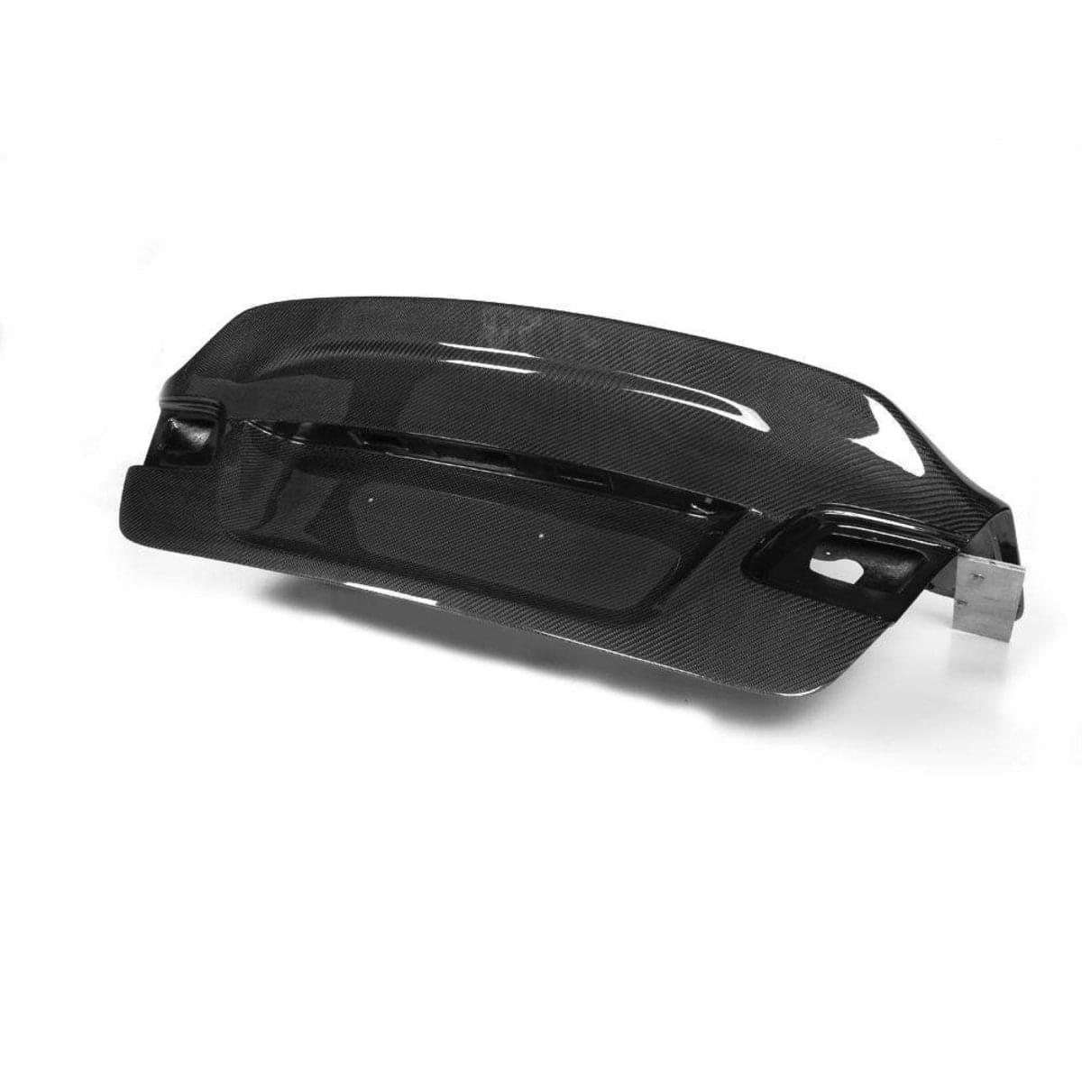 BMW E92 AMUSE STYLE CARBON FIBER TRUNK.