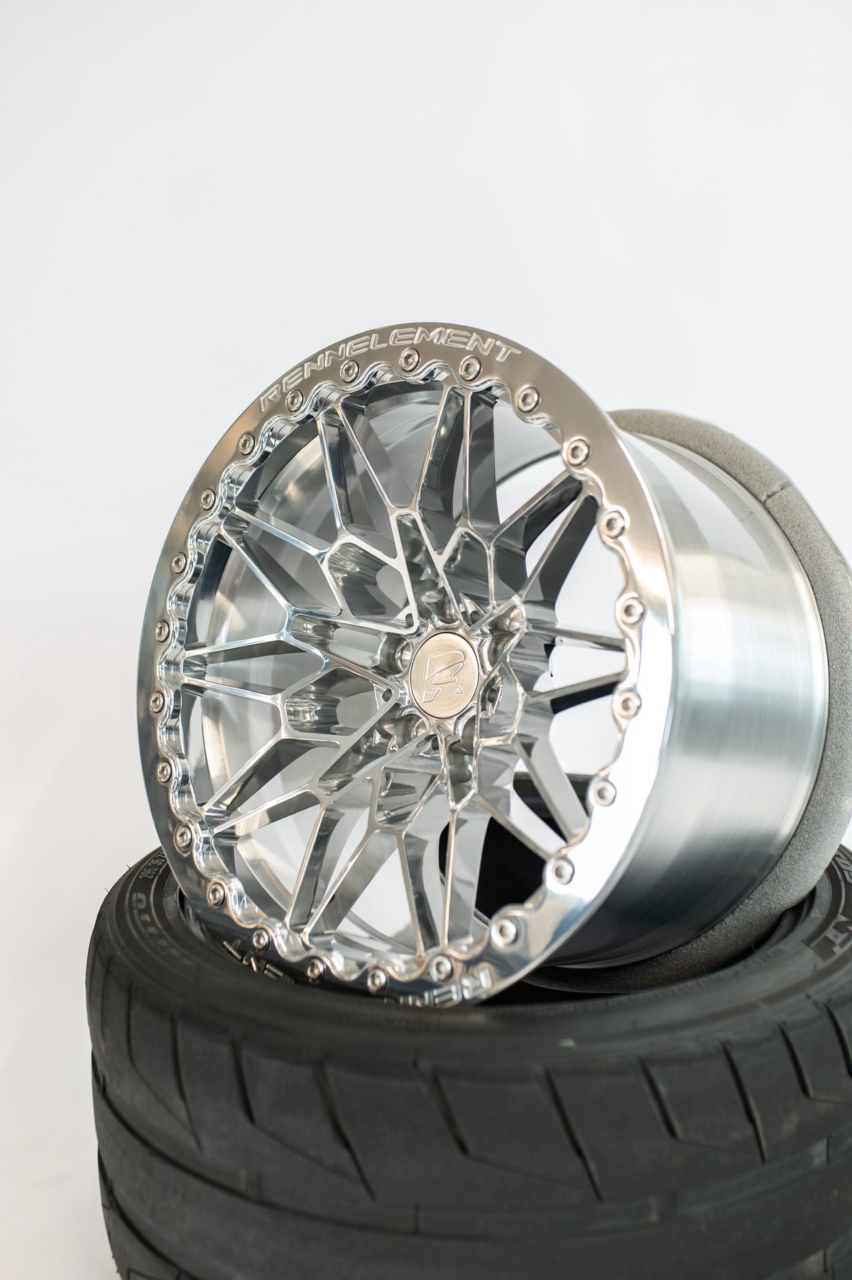 Rennelement G8X 18” Forged Beadlocks.