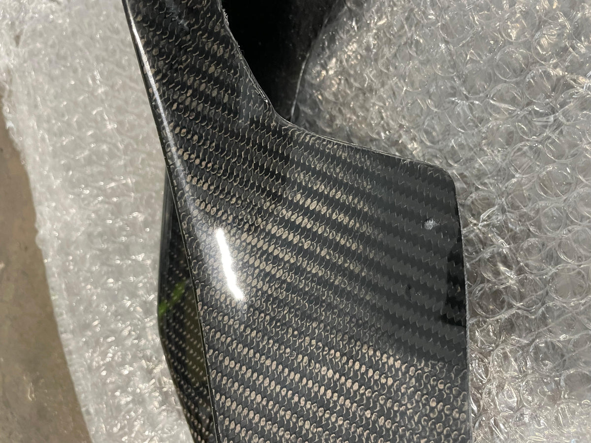 G8X VR2 Style Lip (slight damage).