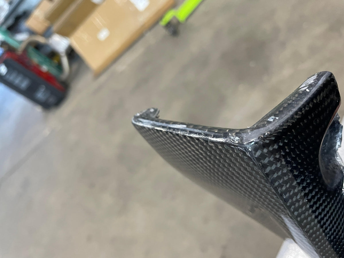 G8X VR2 Style Lip (slight damage).