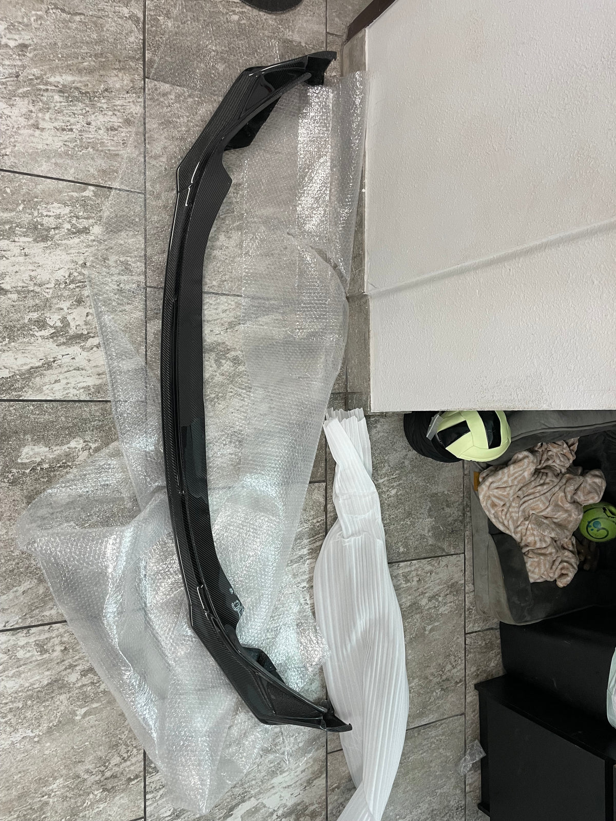 G8X VR2 Style Lip (slight damage).