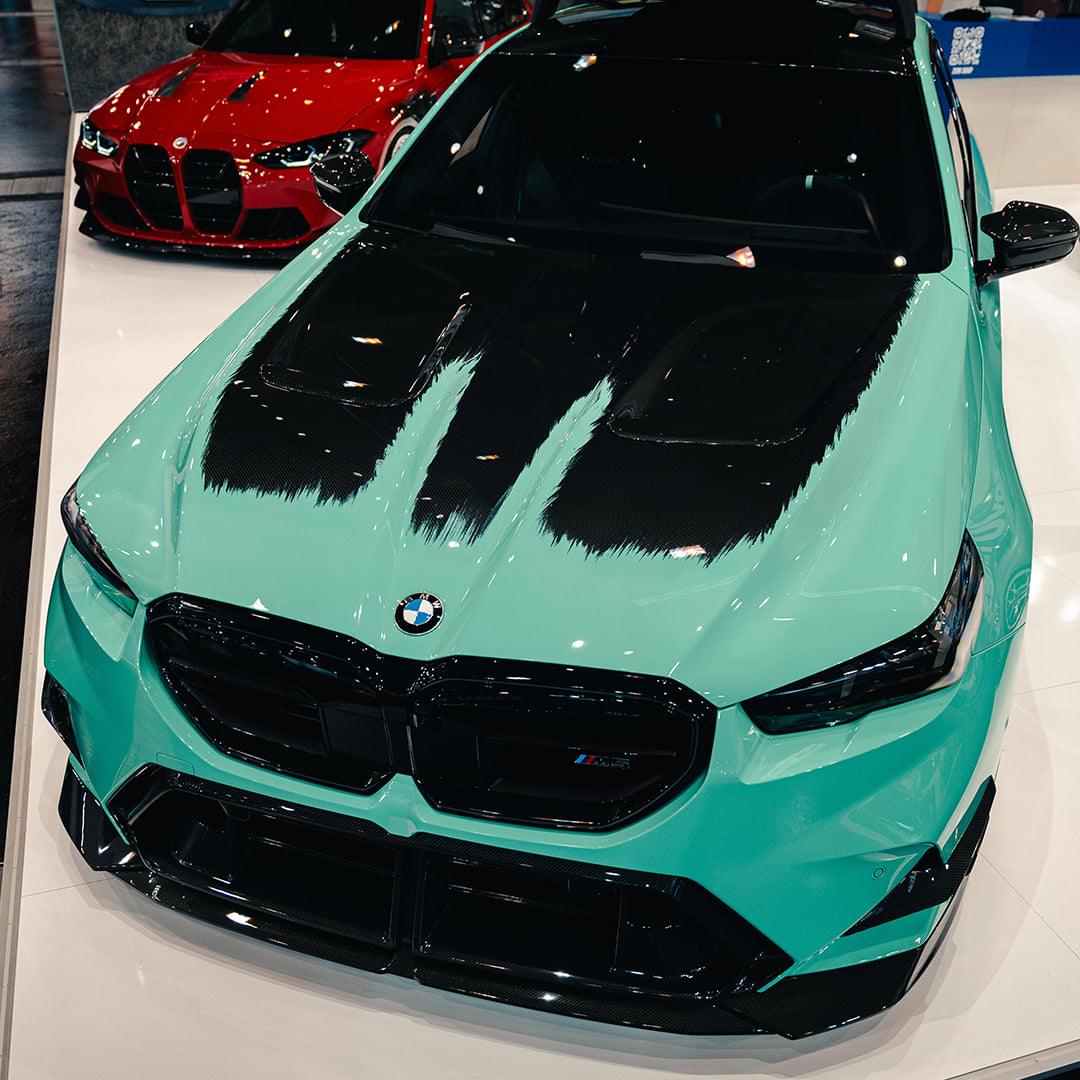 SOOQOO V2 BMW M5 G90 Vented Hood In Primer Finish Carbon — product view 2