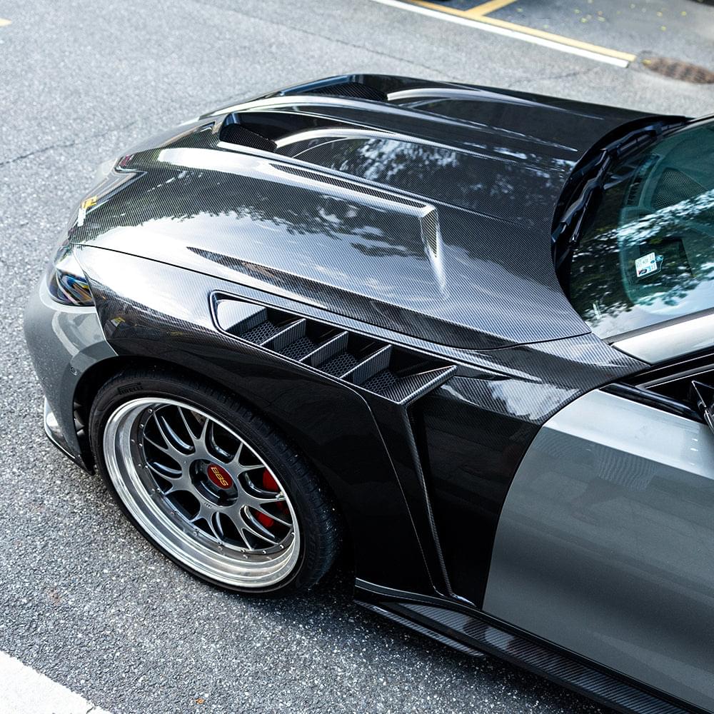 SOOQOO BMW M3 G80 Side Fenders In Prepreg Carbon Fiber — product view 2