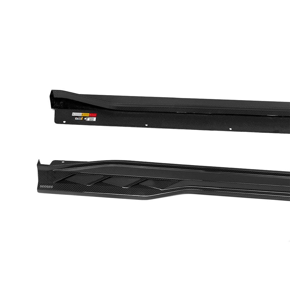 SOOQOO BMW XM G09 Side Skirt In Prepreg Carbon Fiber — product view 5