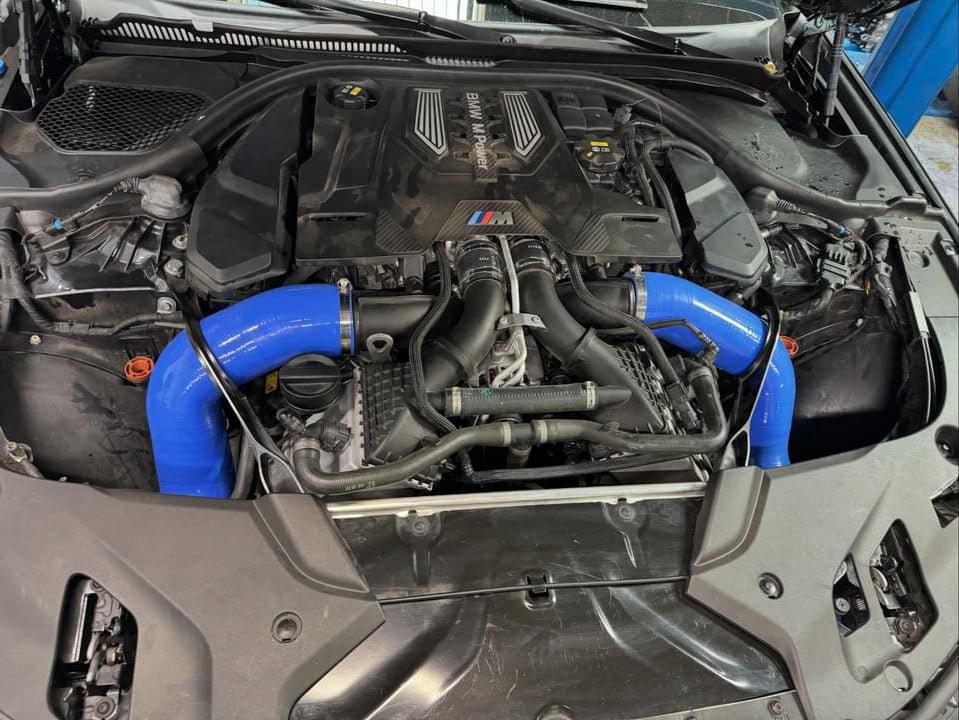 MAD BMW M5 F90 G90 M8 F9X Front Mount Silicone Intake.