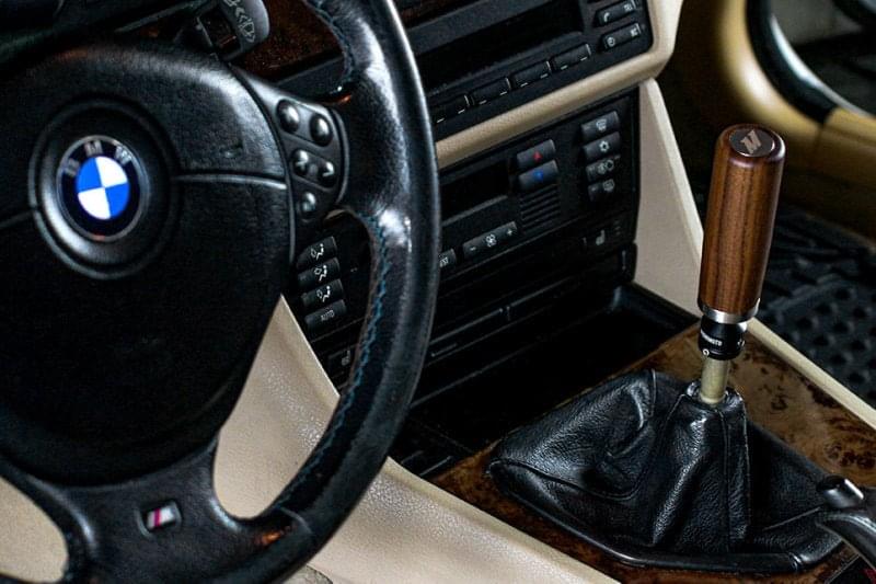 Mishimoto Non-Threaded Shifter Adapter Kit - Black.