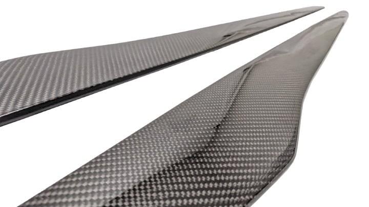 2019+ BMW G20 3 Series V-Style Carbon Fiber Side Skirt Extensions.