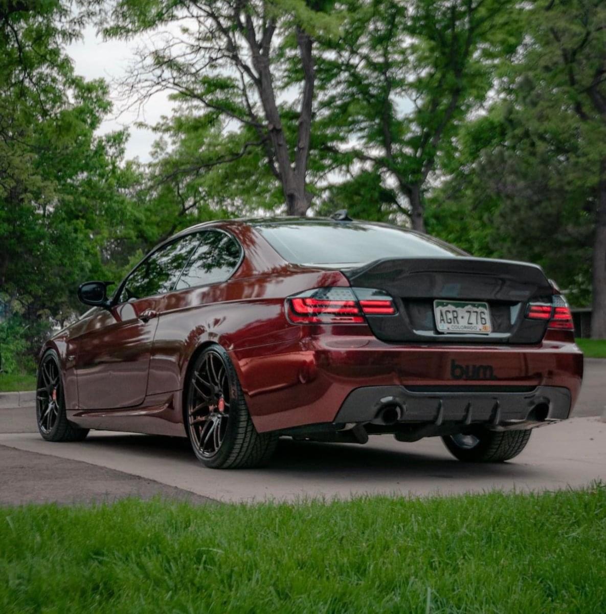 BMW E92 AMUSE STYLE CARBON FIBER TRUNK.