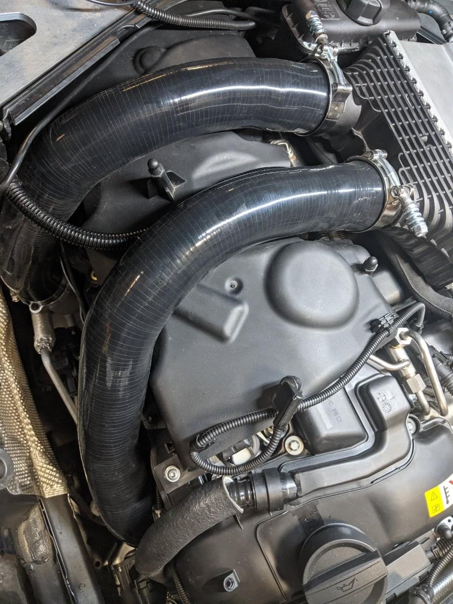 BMW F8X M3 M4 M2C S55 SILICONE CHARGE PIPES.